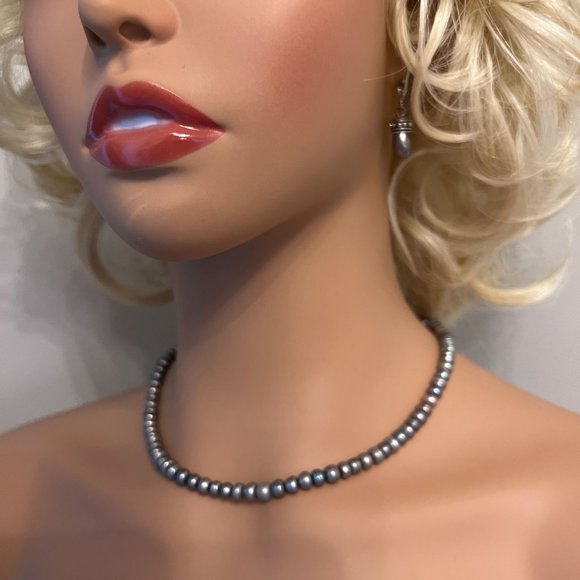 NWT Premier Designs Shades of Grey Faux Pearl Silver Toggle Necklace Ear… - Picture 5 of 11